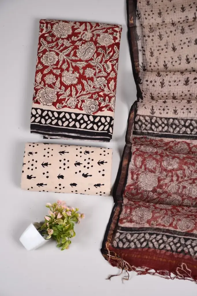 👉  Pure Cotton Suit with Kota Doria Dupatta Hand Block Printed Top        : 2.5 mtr ( Cotton ) Bottom  : 2.5 mtr ( Cotton ) Dupatta : 2.5 mtr ( Kota Doria )