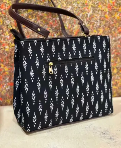 👉 3 combo Bag Set Tote Sling Bag and Pouch Double partition inside pocket Tote bag Size : 12"X12 Sling bag Single partition : Size 8"X8 And a coin pouch Weight : 550 gram approx 👉 Shipping free iN iNDIA