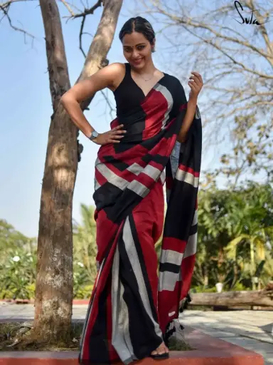 👉 Pure Khadi Cotton Bar Saree  Fabric : khadi Cotton Saree   : 5.5 Meters Blouse  : 0.90 Meter ( Running )
