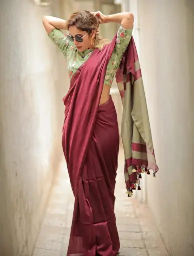 👉 Pure Khadi Cotton Bar Saree  Fabric : khadi Cotton Saree   : 5.5 Meters Blouse  : 0.90 Meter ( Running )