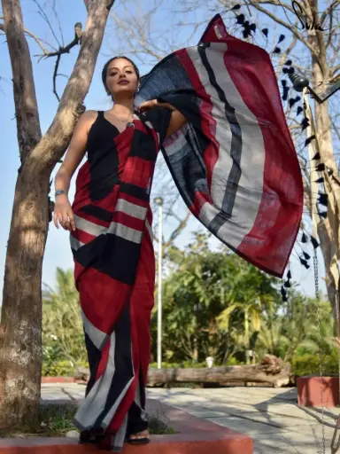 👉 Pure Khadi Cotton Bar Saree  Fabric : khadi Cotton Saree   : 5.5 Meters Blouse  : 0.90 Meter ( Running )