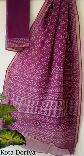 👉 Pure Kota Doria Saree  Hand Block print Dabu print Bagru print  Size     : 5.5 mtr  Blouse : 0.90 mtr