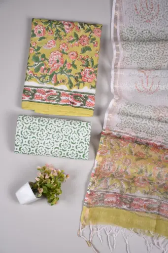 👉  Pure Cotton Suit with Kota Doria Dupatta Hand Block Printed Top        : 2.5 mtr ( Cotton ) Bottom  : 2.5 mtr ( Cotton ) Dupatta : 2.5 mtr ( Kota Doria )