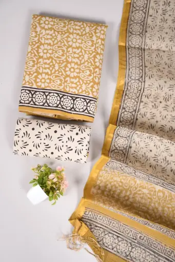 👉  Pure Cotton Suit with Kota Doria Dupatta Hand Block Printed Top        : 2.5 mtr ( Cotton ) Bottom  : 2.5 mtr ( Cotton ) Dupatta : 2.5 mtr ( Kota Doria )