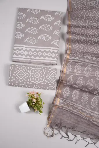 👉  Pure Cotton Suit with Kota Doria Dupatta Hand Block Printed Top        : 2.5 mtr ( Cotton ) Bottom  : 2.5 mtr ( Cotton ) Dupatta : 2.5 mtr ( Kota Doria )