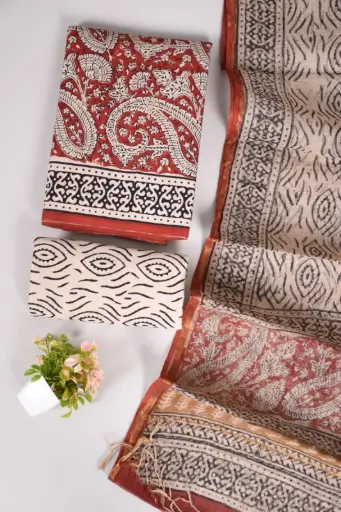 👉  Pure Cotton Suit with Kota Doria Dupatta Hand Block Printed Top        : 2.5 mtr ( Cotton ) Bottom  : 2.5 mtr ( Cotton ) Dupatta : 2.5 mtr ( Kota Doria )