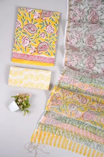 👉  Pure Cotton Suit with Kota Doria Dupatta Hand Block Printed Top        : 2.5 mtr ( Cotton ) Bottom  : 2.5 mtr ( Cotton ) Dupatta : 2.5 mtr ( Kota Doria )