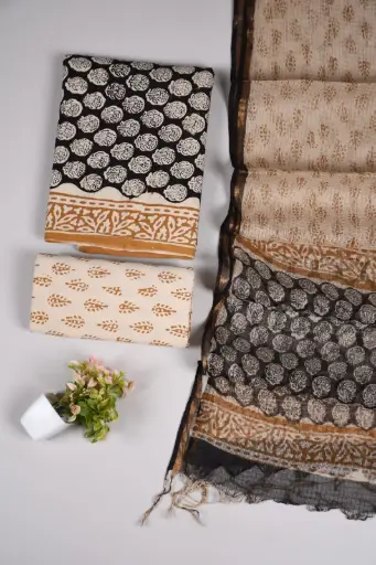 👉  Pure Cotton Suit with Kota Doria Dupatta Hand Block Printed Top        : 2.5 mtr ( Cotton ) Bottom  : 2.5 mtr ( Cotton ) Dupatta : 2.5 mtr ( Kota Doria )